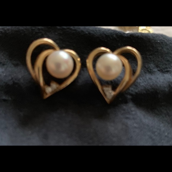 Jewelry - Pearl earrings with tiny diamond set in 14kt gold